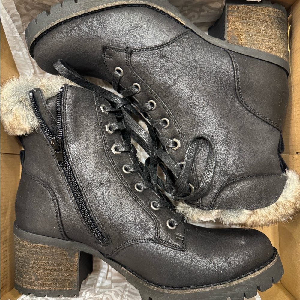 Steve Madden Comfort boots size 9